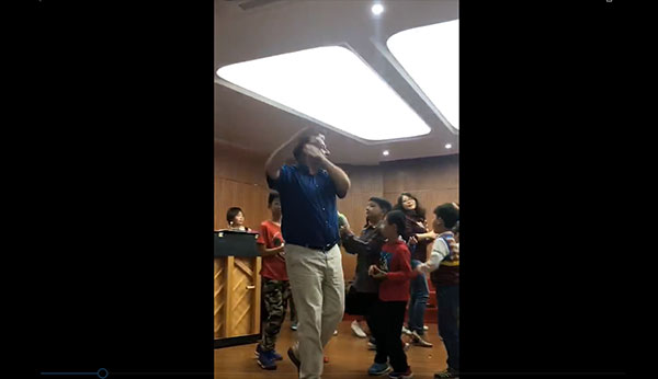 伊斯曼音乐学院folan 博士带孩子们做律动